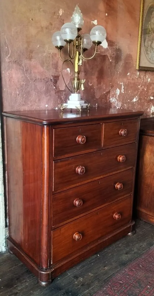 Victorian mahogany Chest of Drawers with moulded t - Image 3