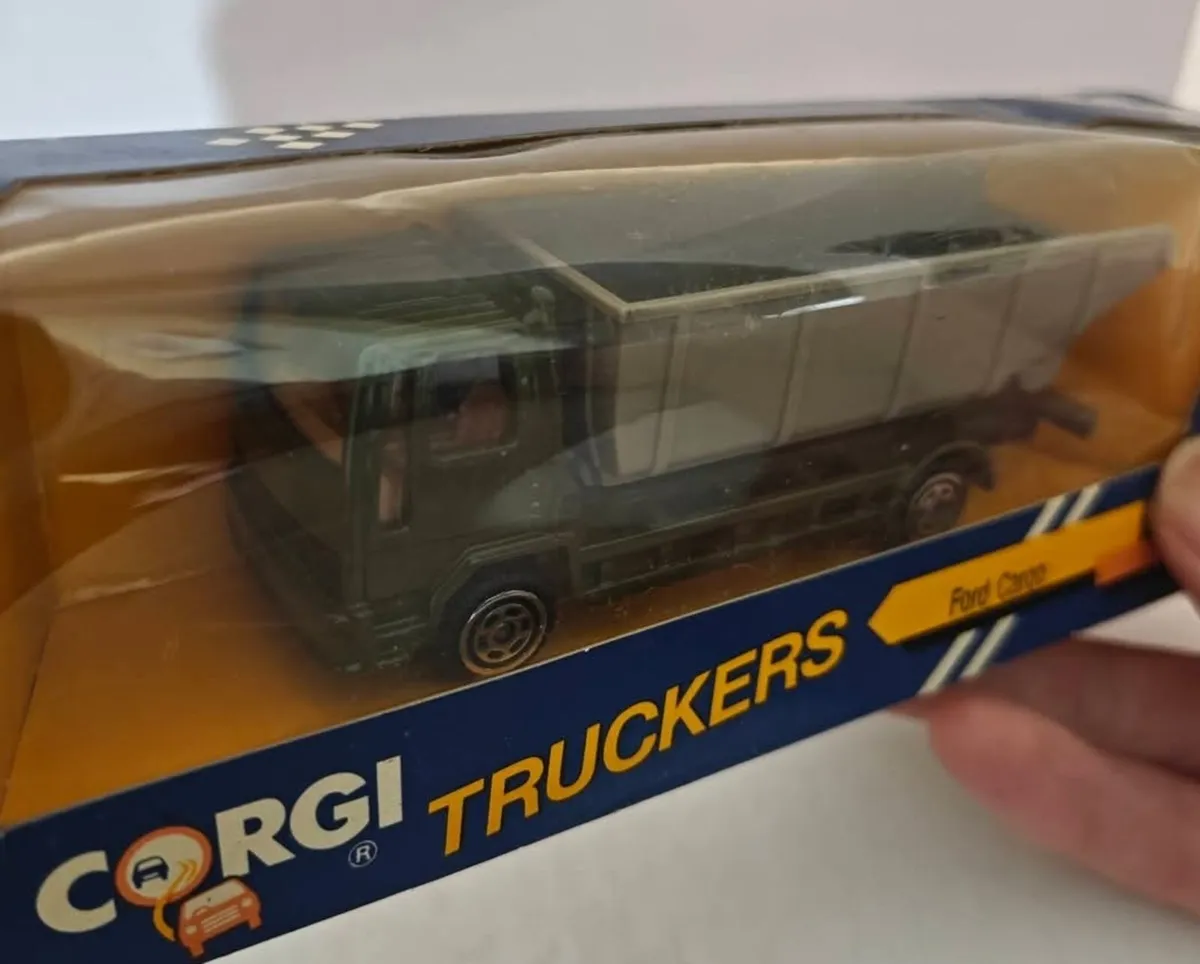 VINTAGE CORGI TRUCKER...FORD CARGO TIPPER DIECAST