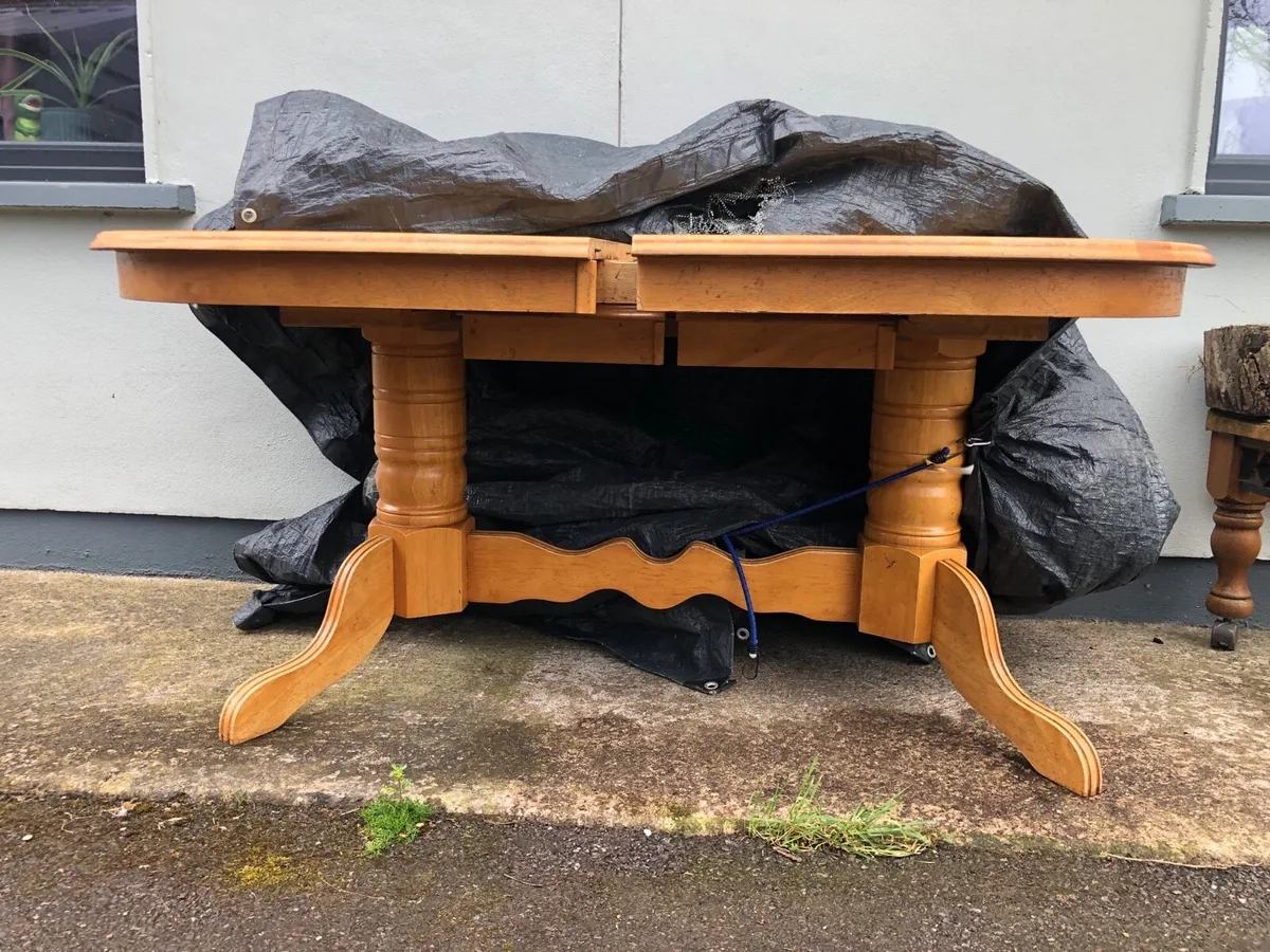 Dining table and chairs - Image 1