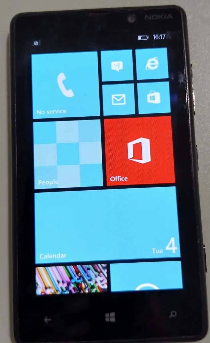 Nokia Lumia 820 Windows Phone - Image 1