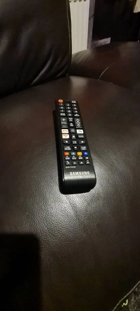 75" Samsung TU8000 Crystal UHD 4K HDR Smart TV - Image 3