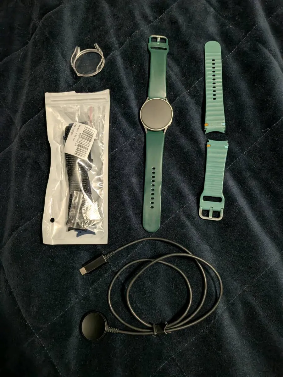 Samsung Galaxy Smart watch 7 perfect condition - Image 2