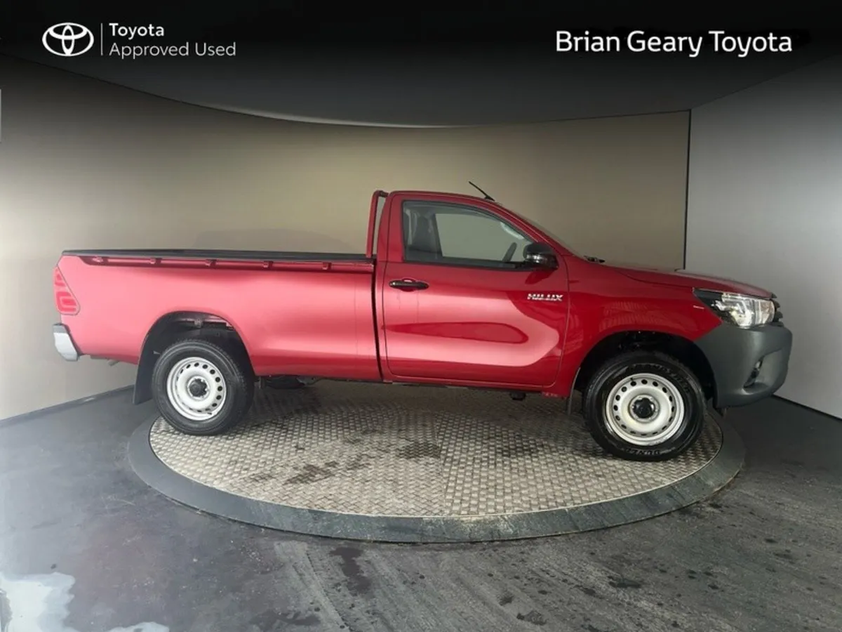 Toyota Hilux HILUX 2.4 DLX SINGLE CAB - Image 3