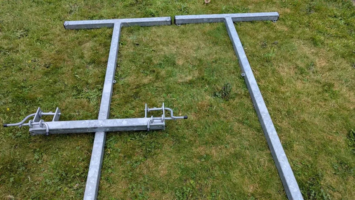 Washing line T-bar poles - Image 1