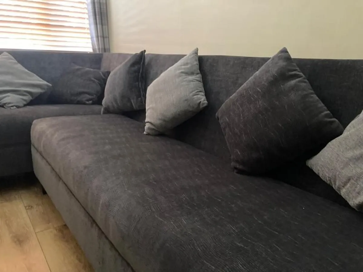 L shaped sofa - Image 2