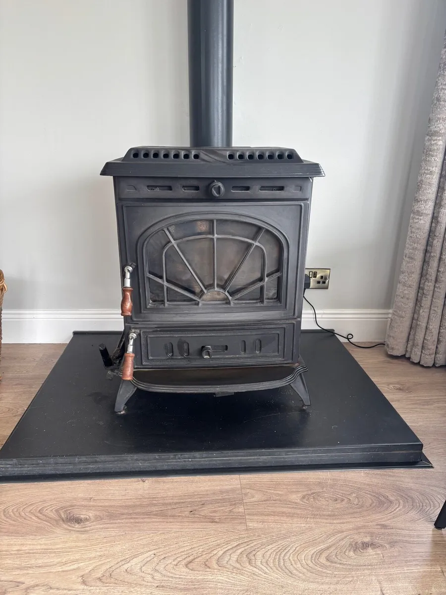 Stanley stove - Image 1