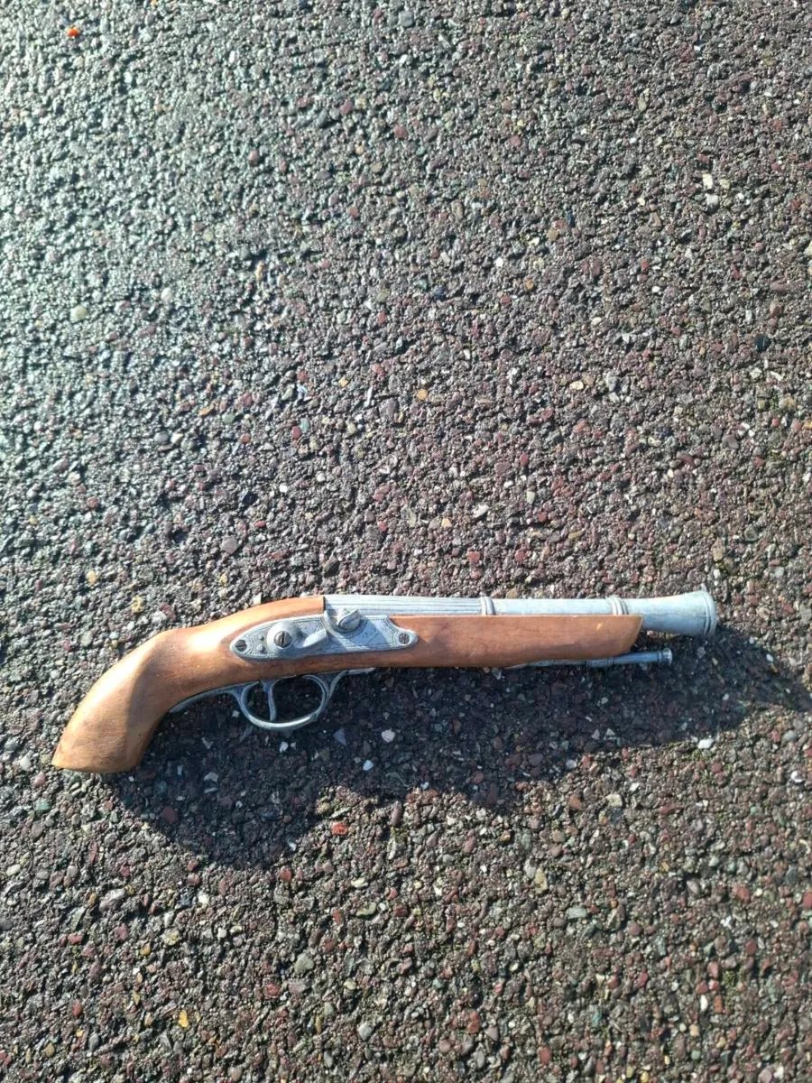 Wood pirat replica possible to post - Image 1