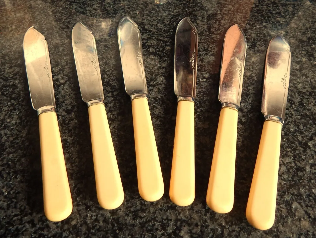 Set of 6 Vintage Fish Knives - Image 2