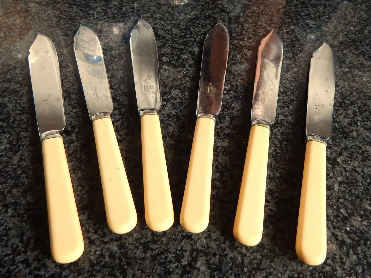 Set of 6 Vintage Fish Knives - Image 3
