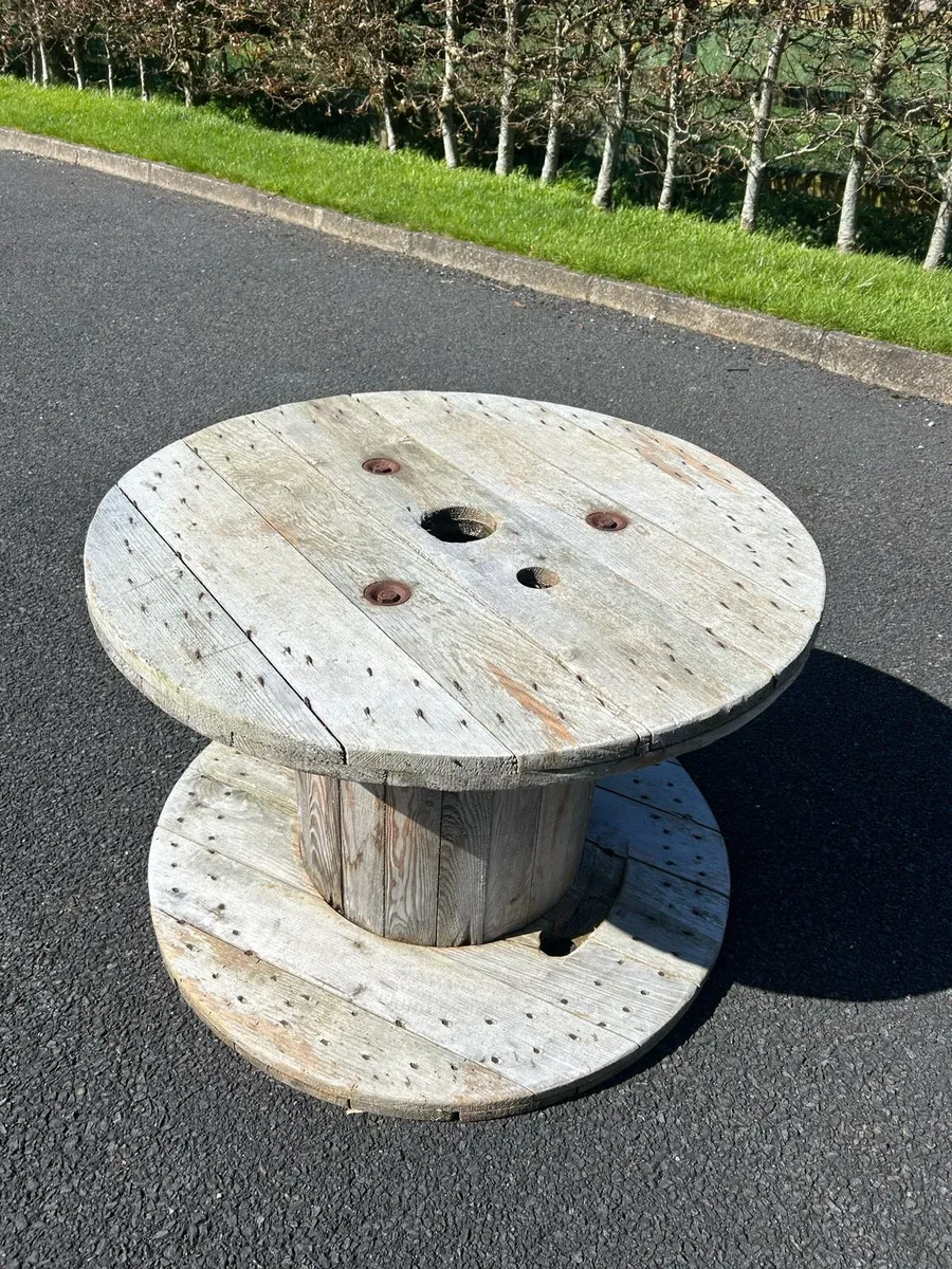 Wooden cable spool - Image 1