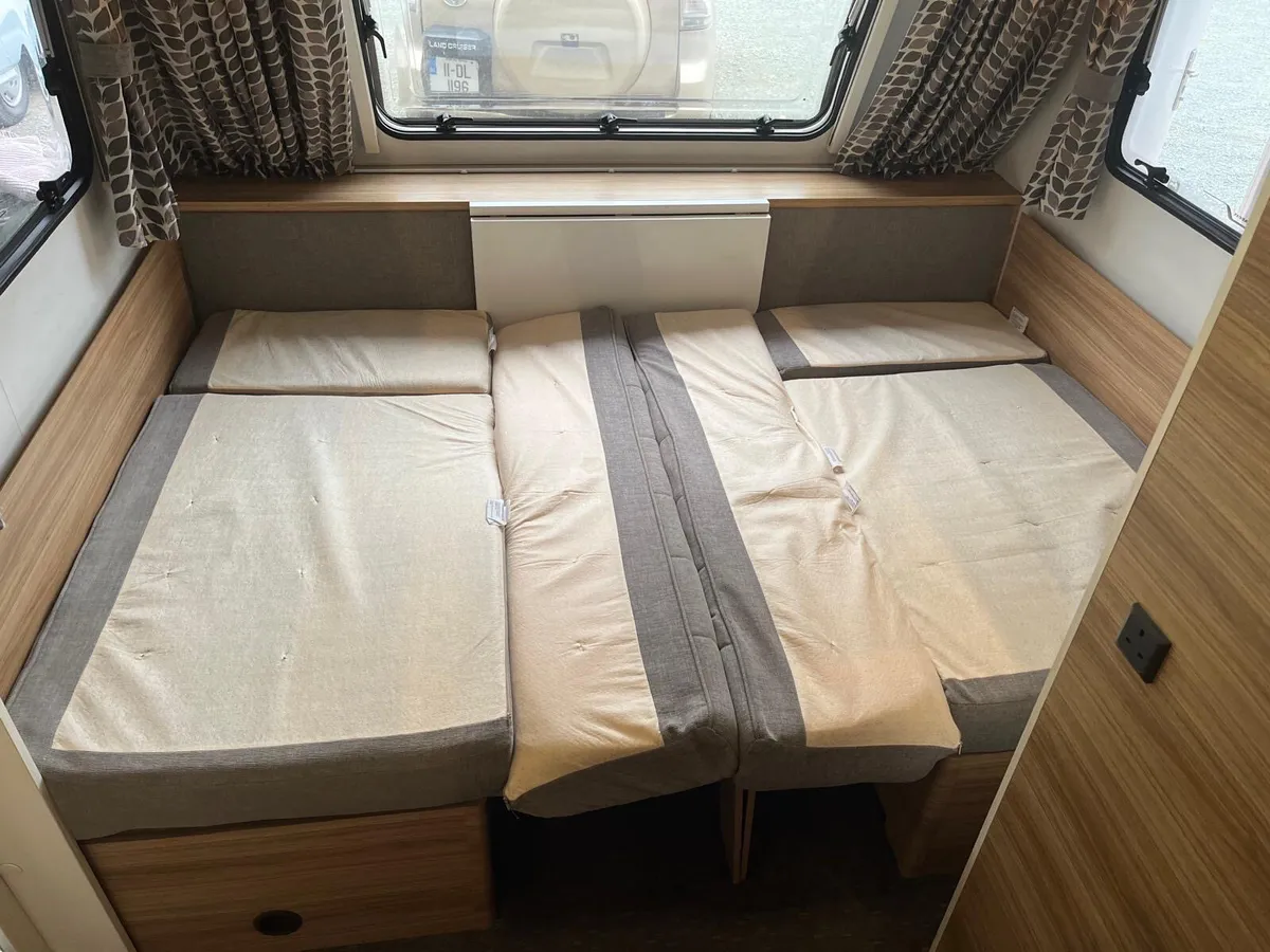 Adria  Fixed island bed - Image 3