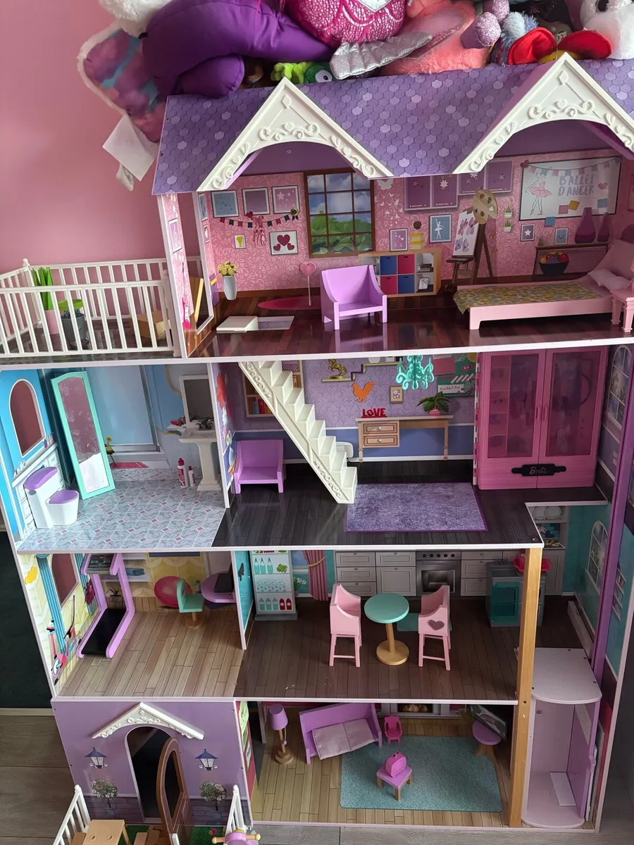 Dolls house - Image 1