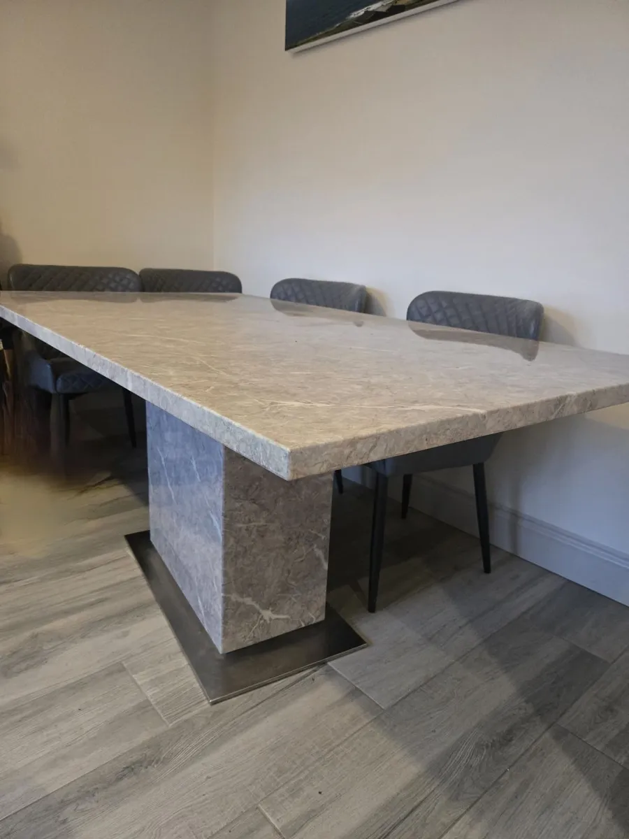 Kitchen table - Image 1
