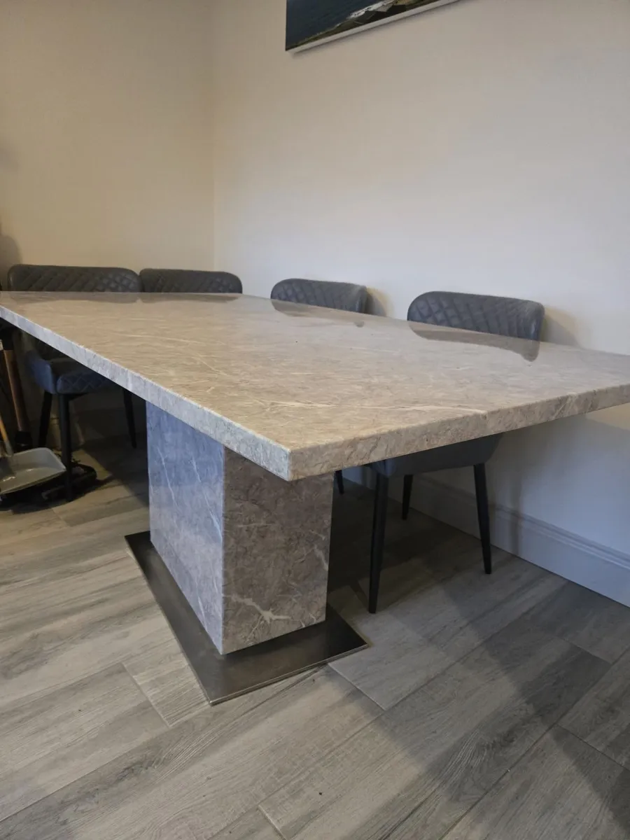 Kitchen table - Image 3