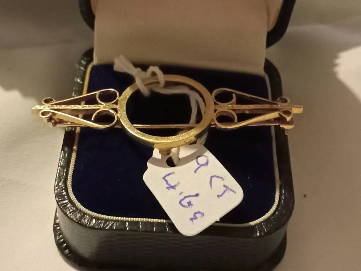 9ct half sovereign  broach only - Image 1