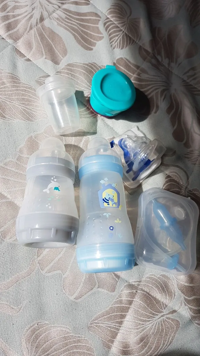 MaM bottles with other accessories - Image 1
