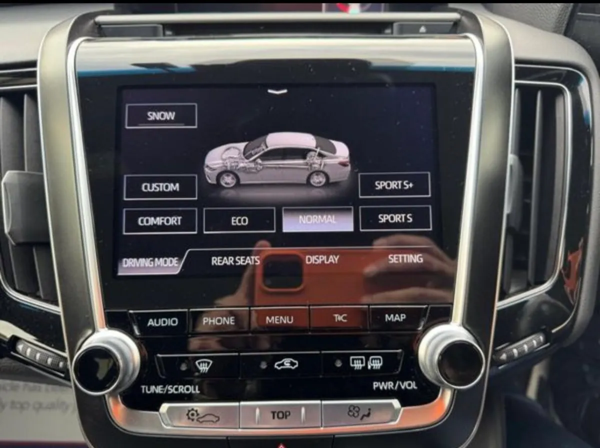 Toyota crown with plate - Image 4