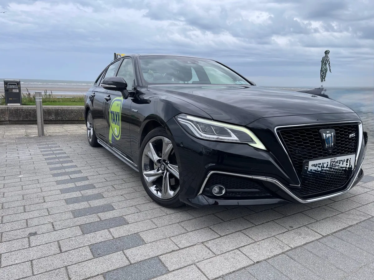 Toyota crown with plate - Image 1
