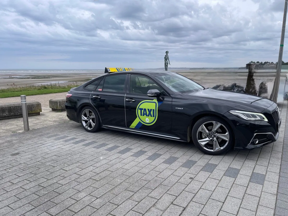 Toyota crown with plate - Image 2