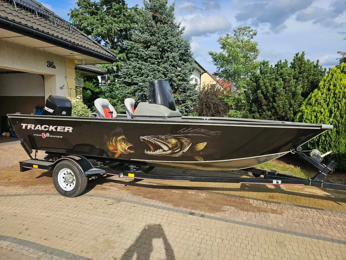 Fishing Boat Tracker V16 Pro Guide - Image 1