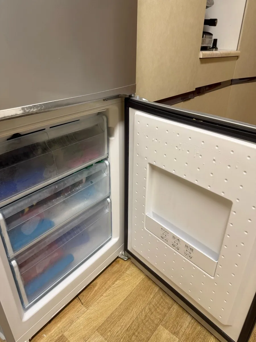 Bosch fridge freezer - Image 3