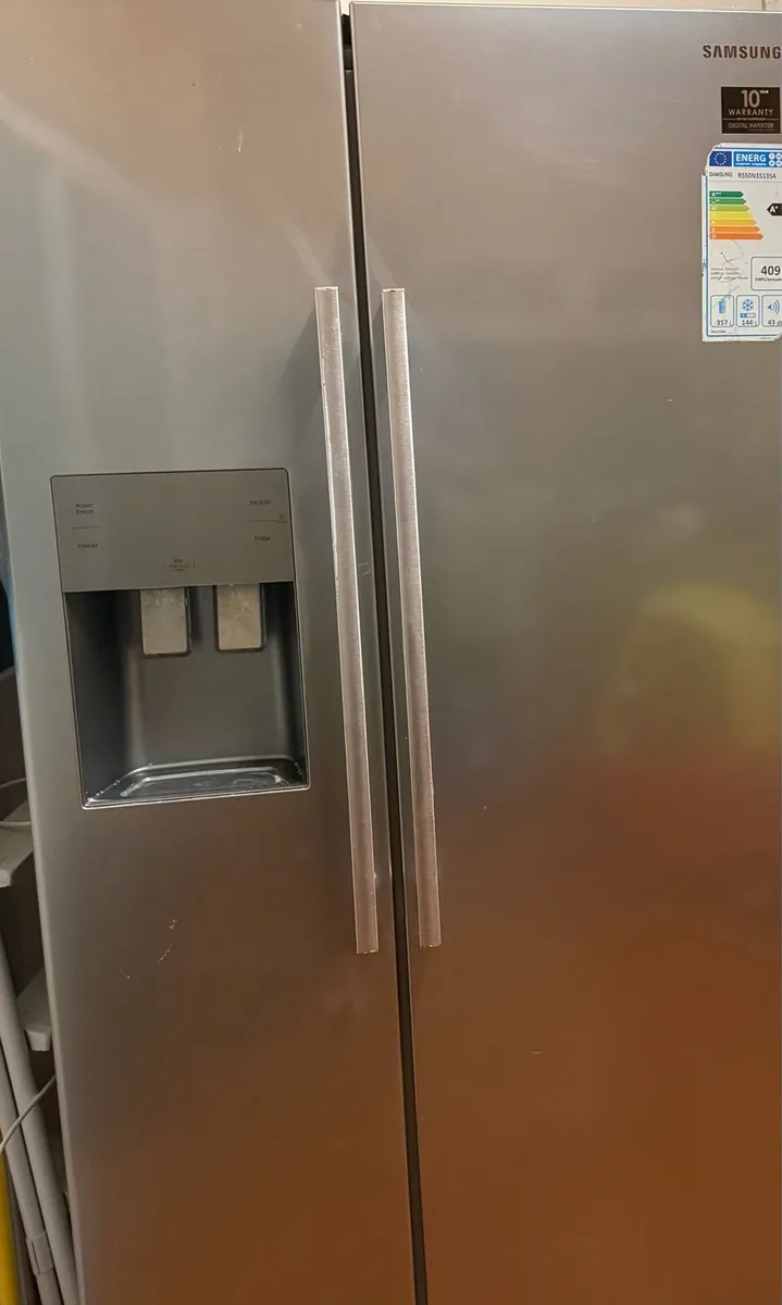 Samsung Series 6 American style fridge freezer - Image 1