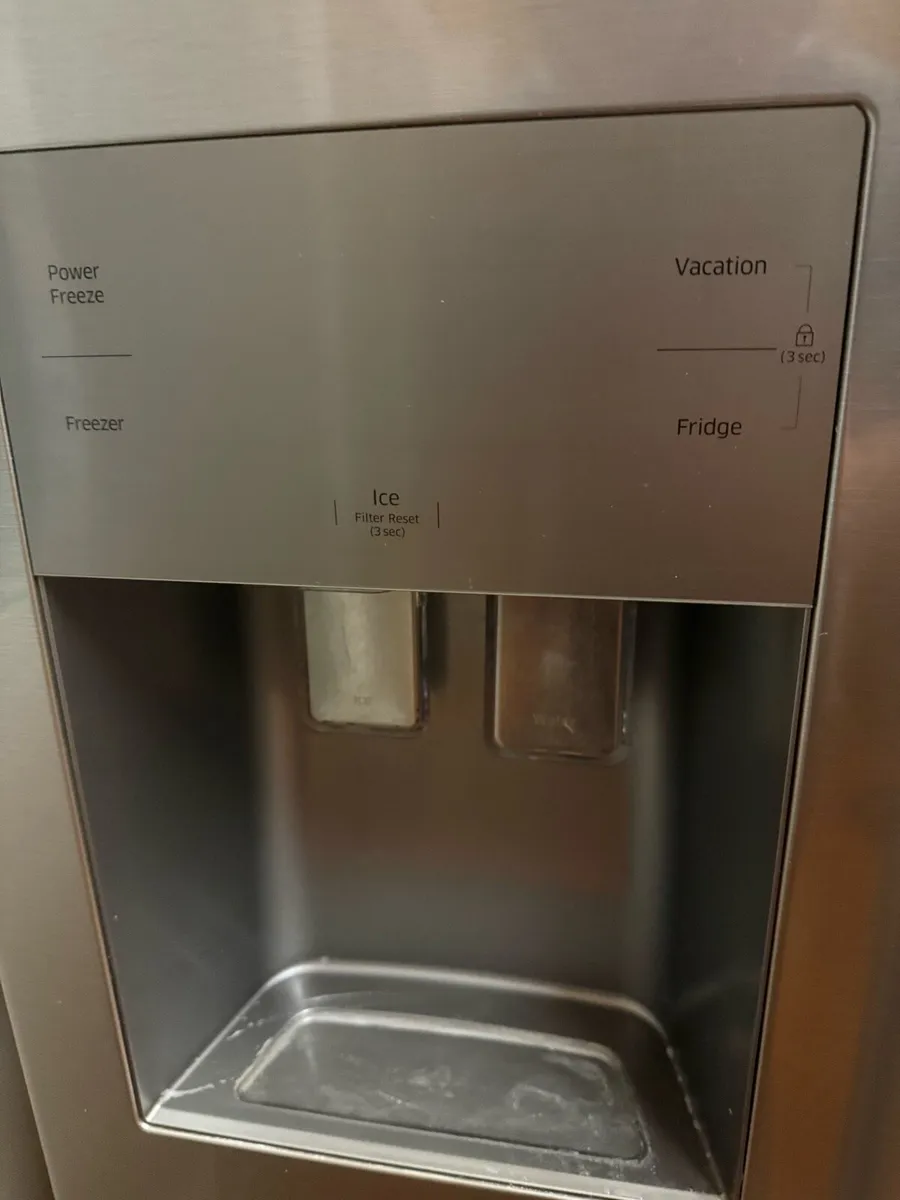 Samsung Series 6 American style fridge freezer - Image 2