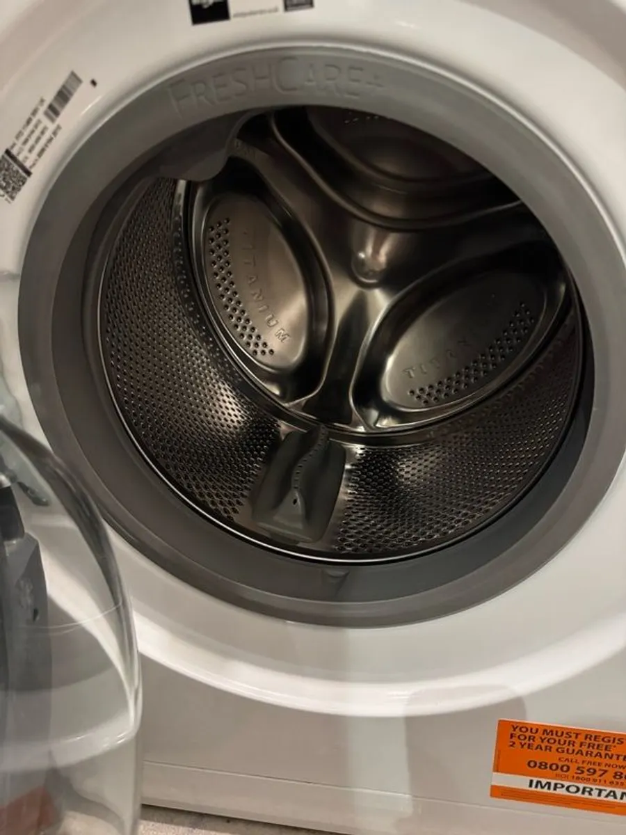 Whirlpool 11 kg Washing Machine - like new - Image 3