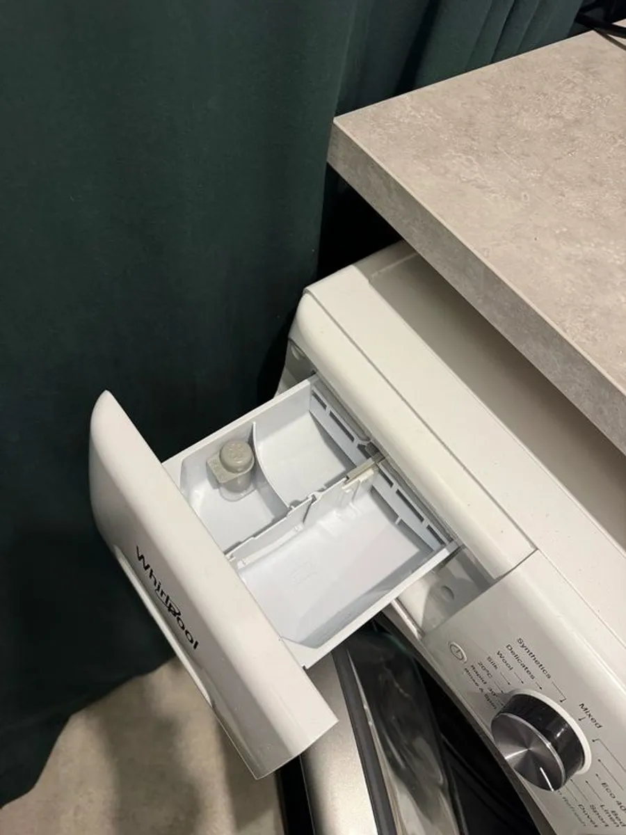 Whirlpool 11 kg Washing Machine - like new - Image 4