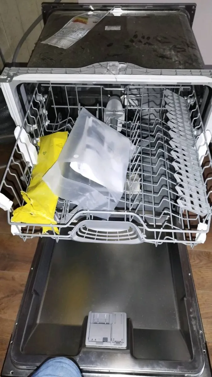 Bosch Integrated Dishwasher - Image 3