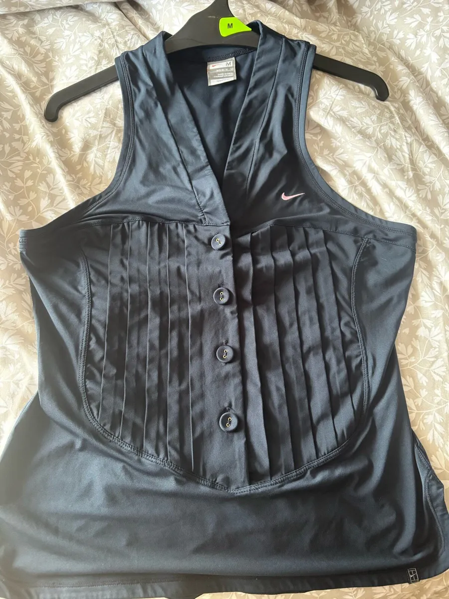 Ladies Nike top - Image 1