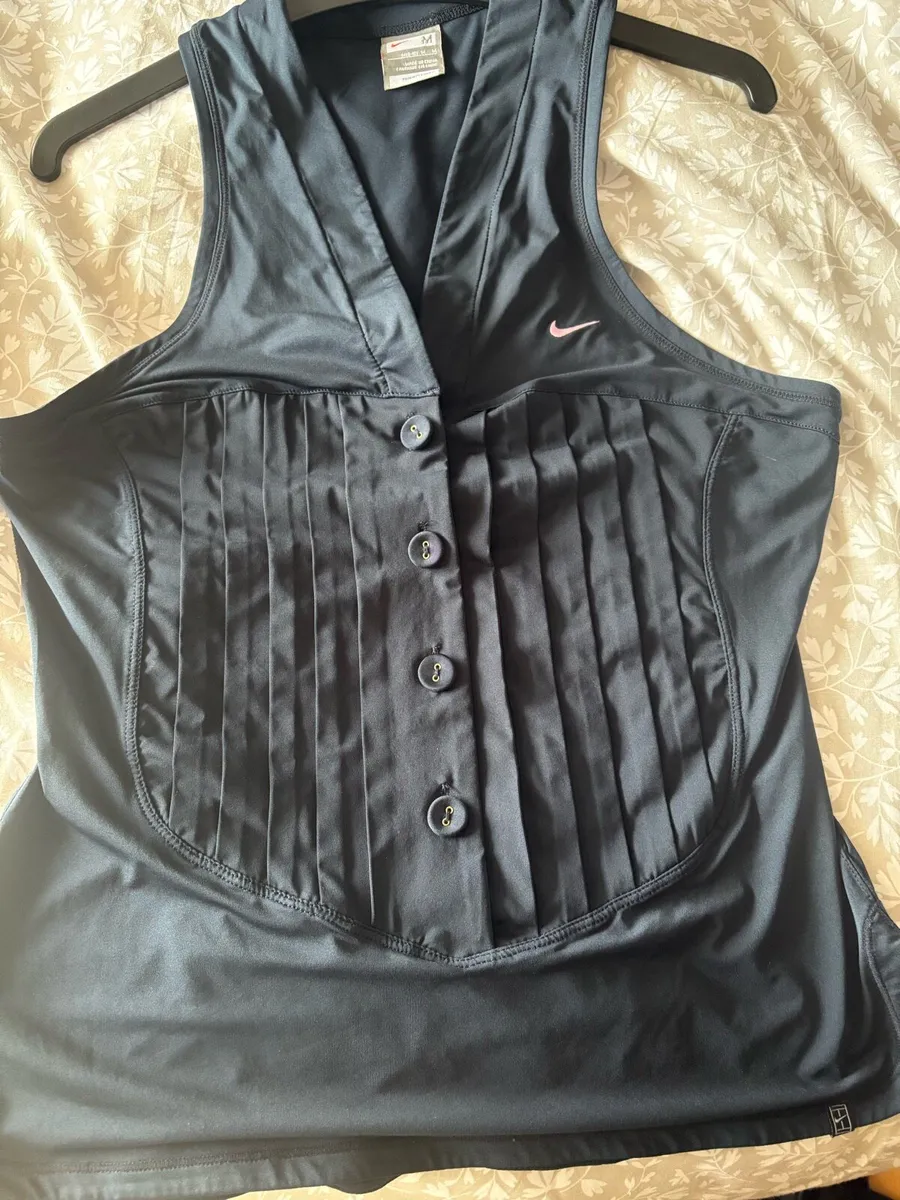 Ladies Nike top - Image 2