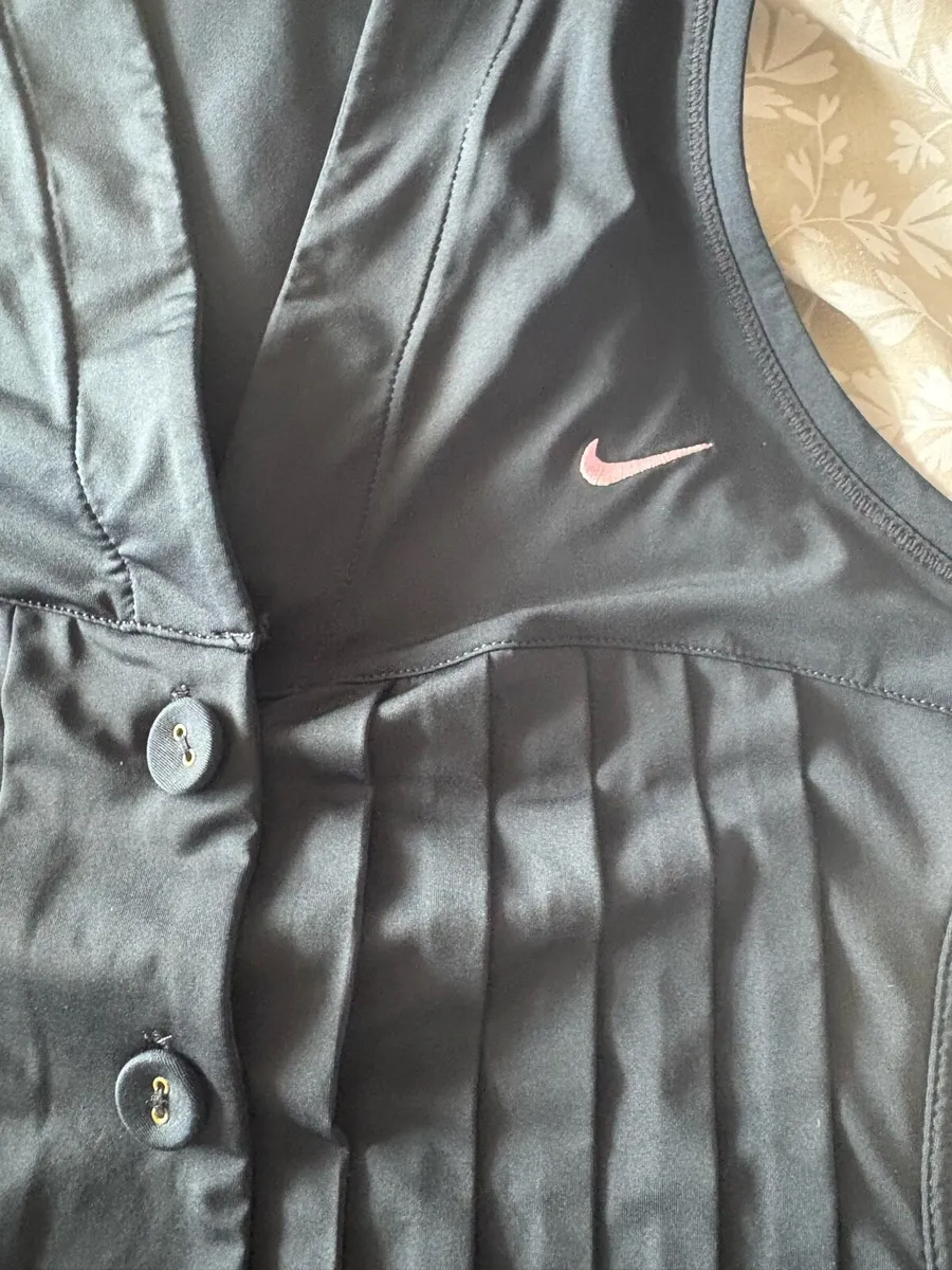 Ladies Nike top - Image 3