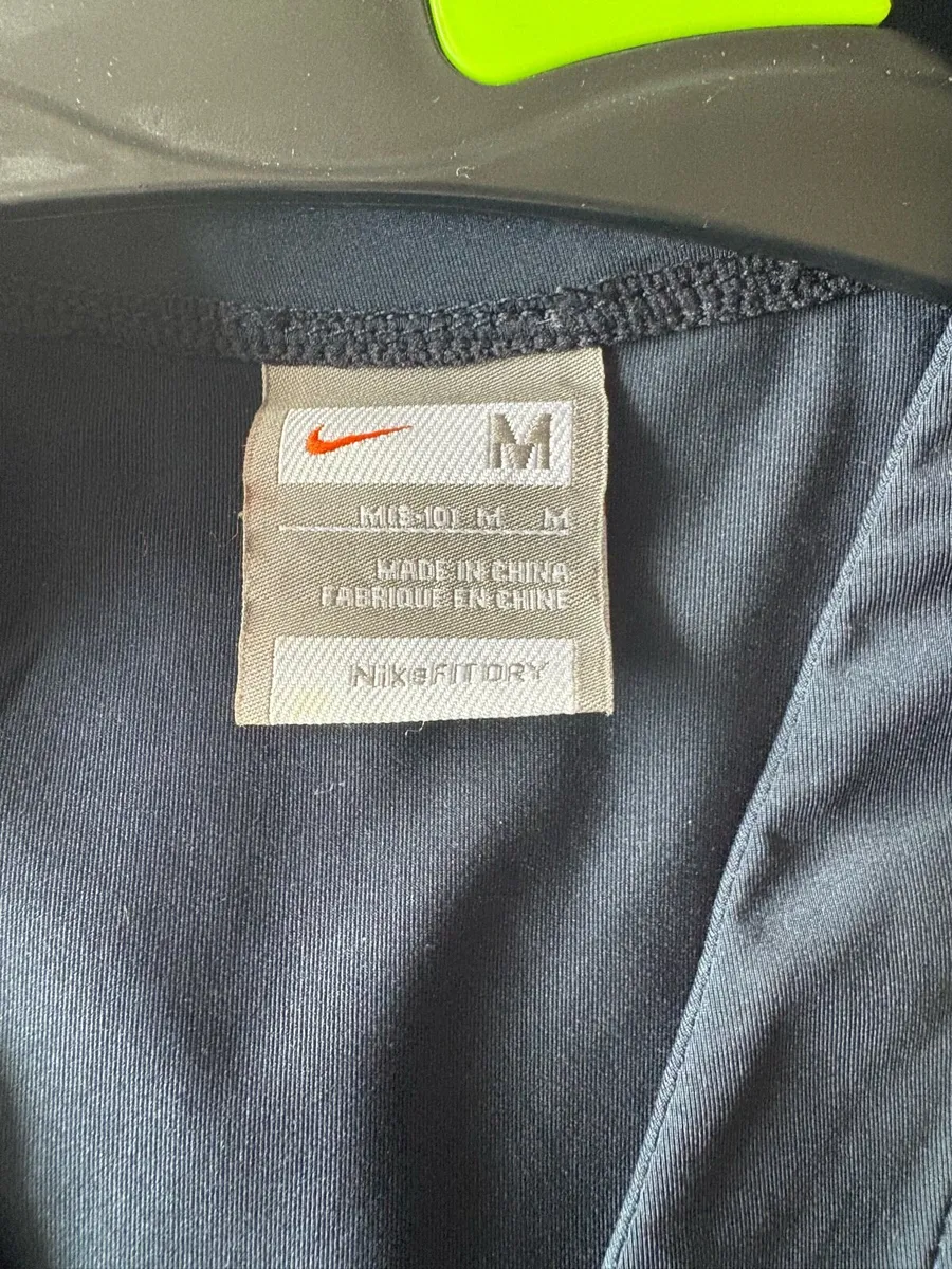 Ladies Nike top - Image 4