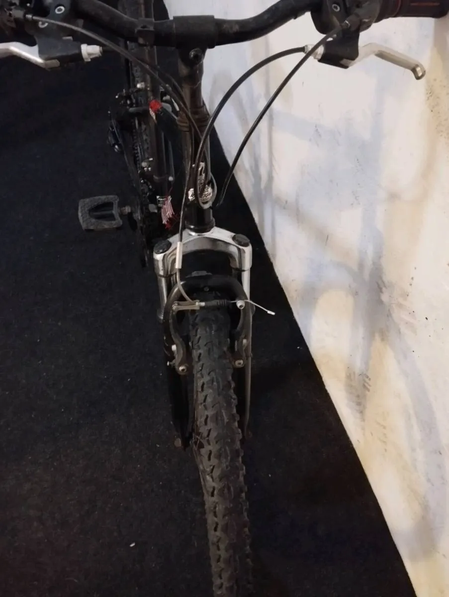 Boys 24inch bike - Image 3