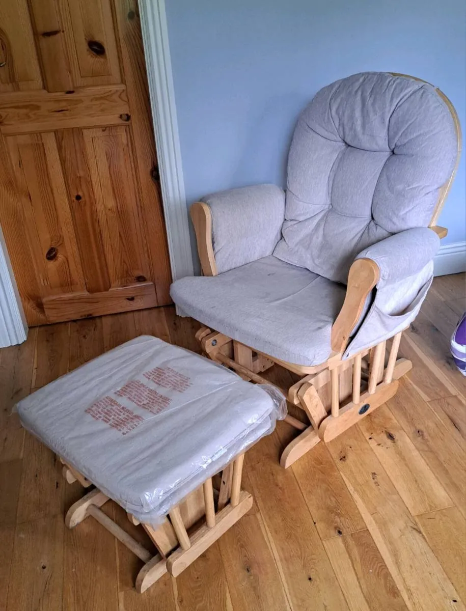 Gliding chair/nursery chair - Image 2