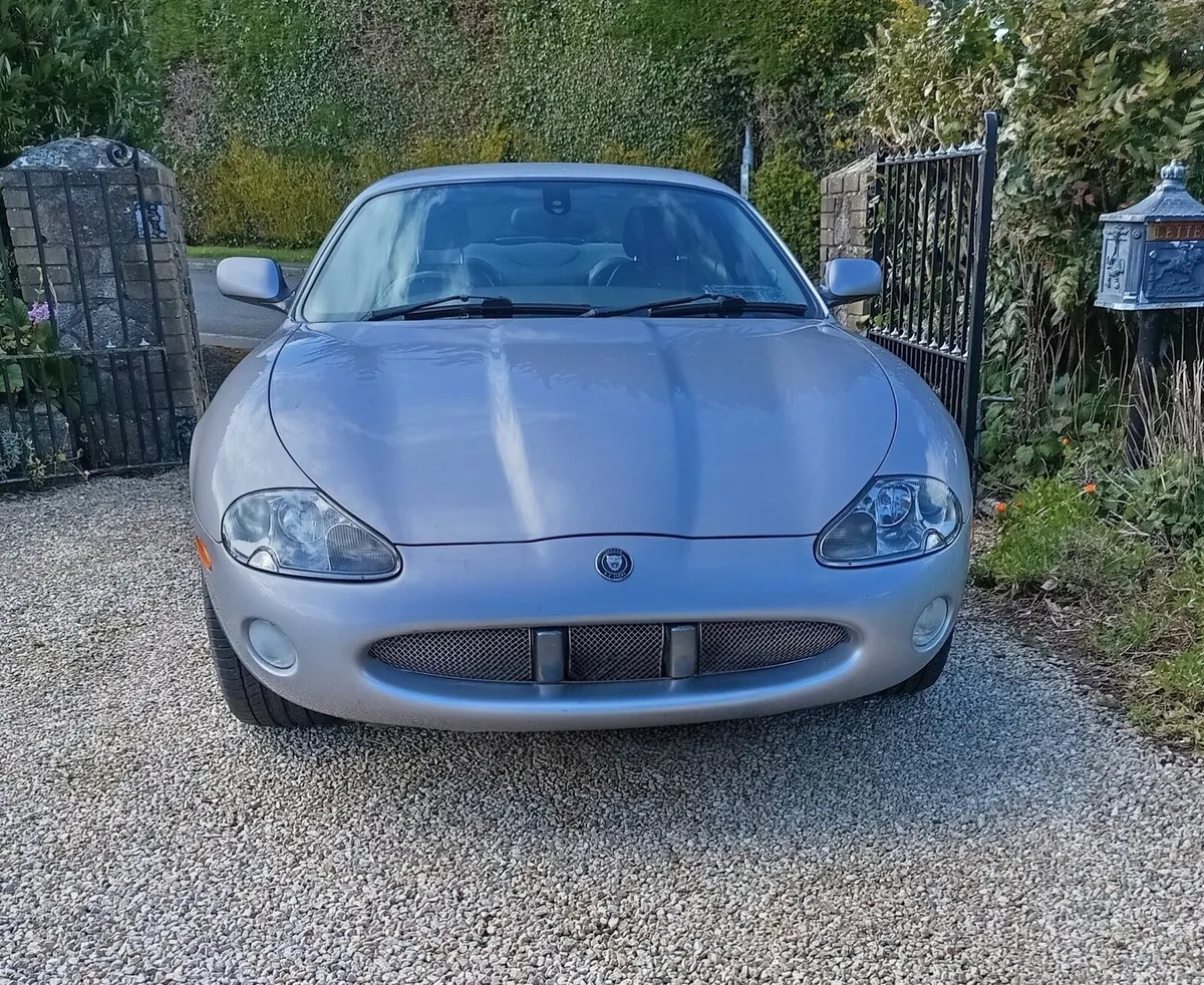 Jaguar XK8 2003 - Image 1