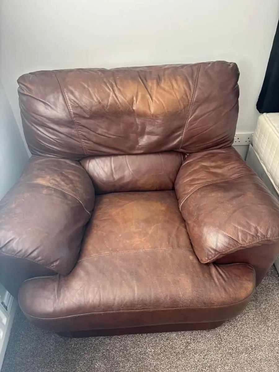 Used 5 Seat Leather Living Room Set - Image 2