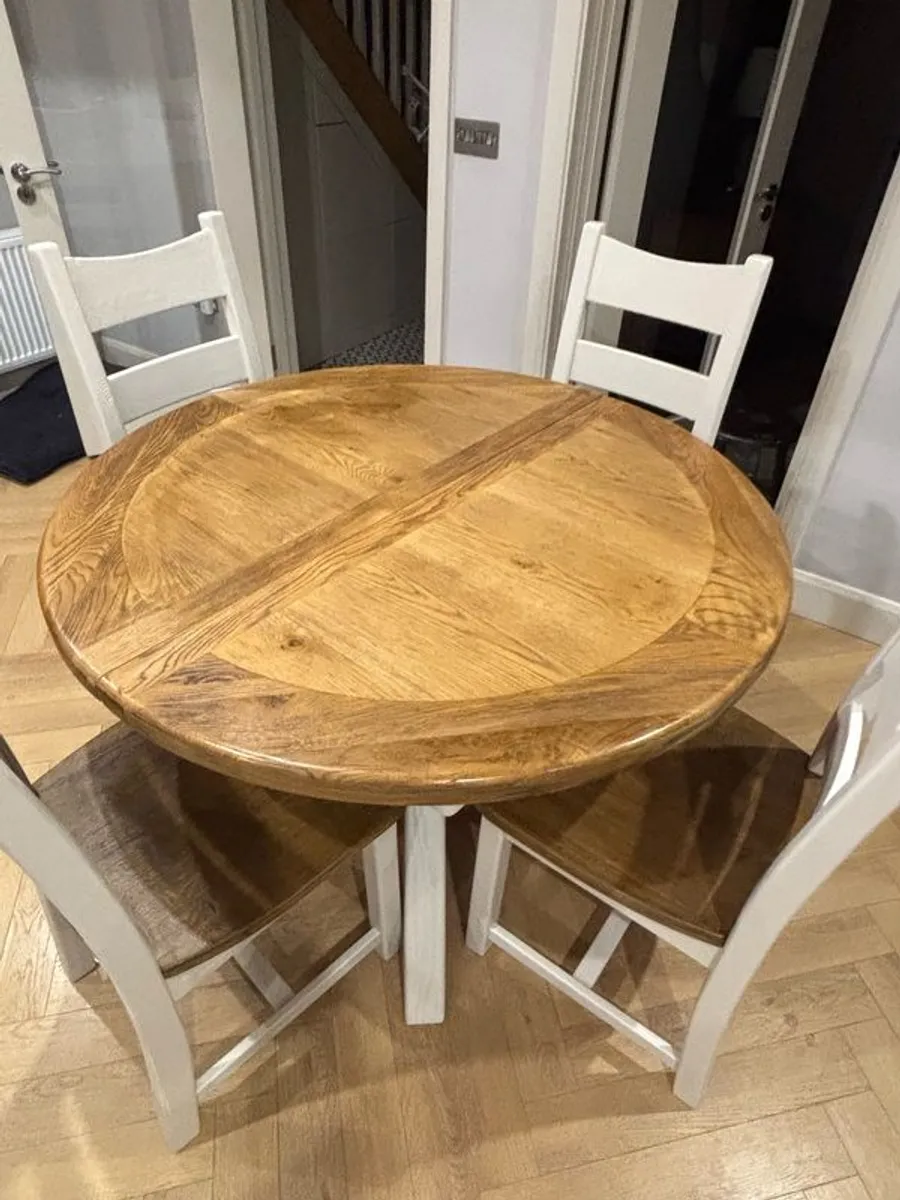 Small round dining table & 4 chairs - Image 2