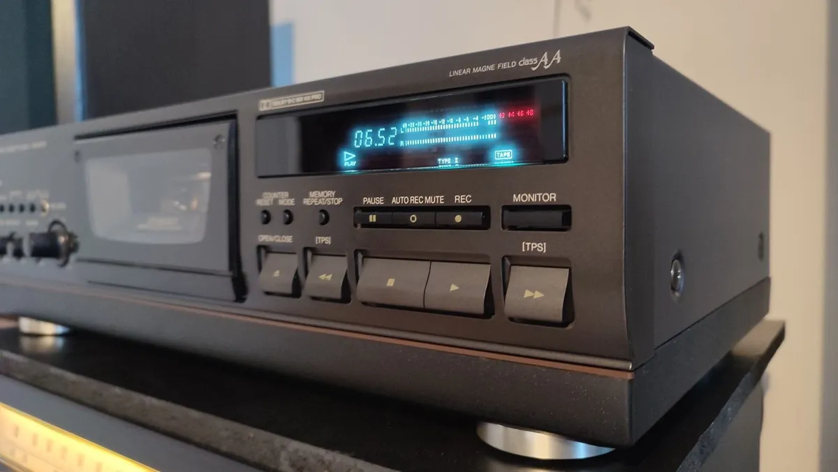 3 Head Technics RS-BX701 Tape Deck. Like New! - Image 4