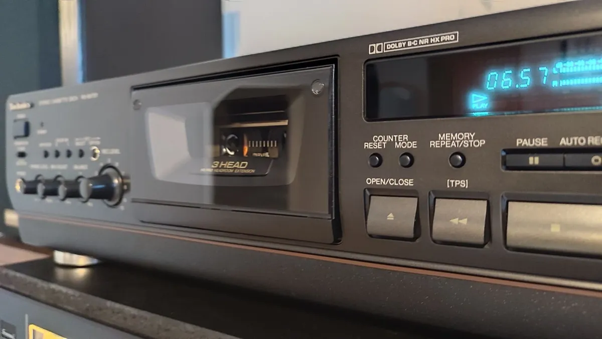 3 Head Technics RS-BX701 Tape Deck. Like New! - Image 2