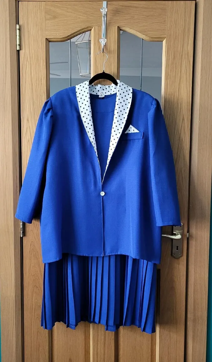 Royal blue dress suit, Size 20-22 - Image 1