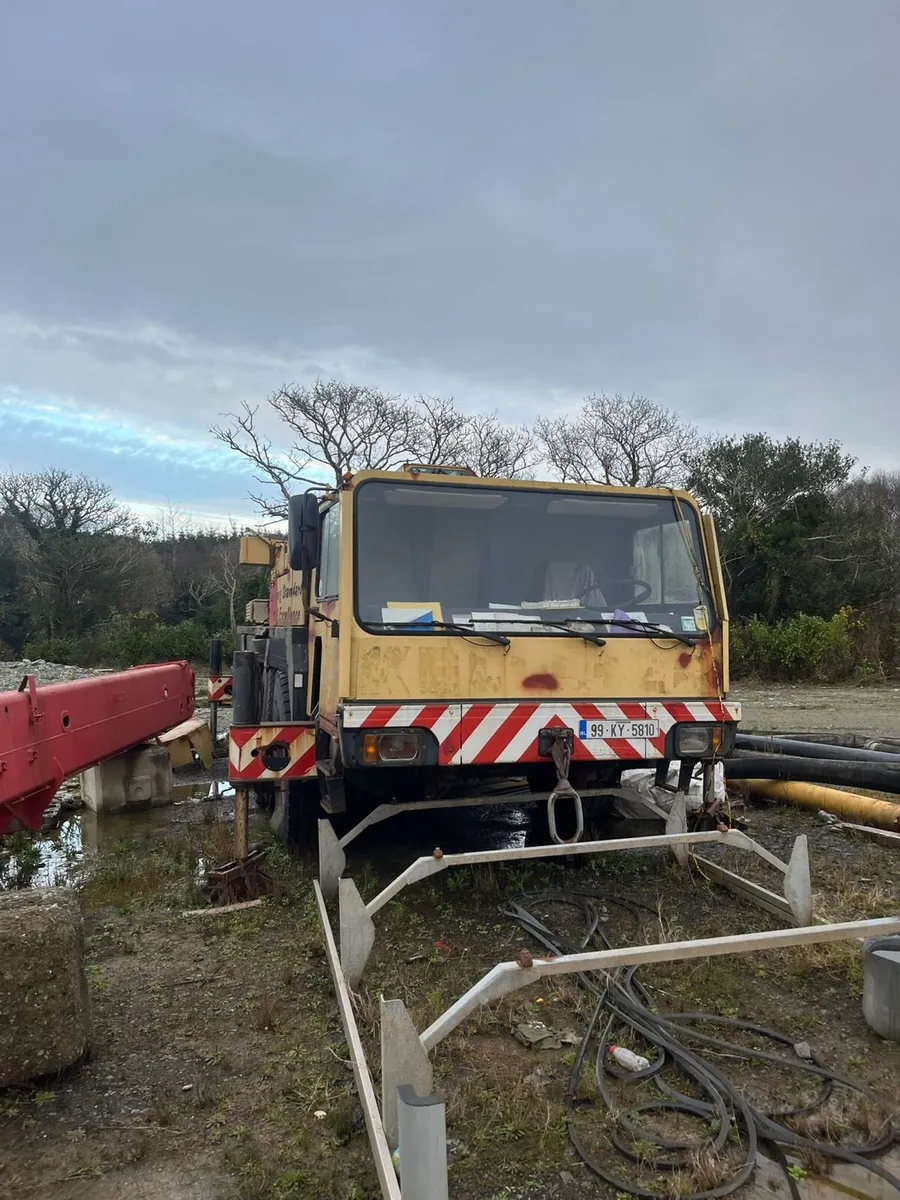 LIEBHERR LTM1040-1 CRANE 40 TONS - Image 3