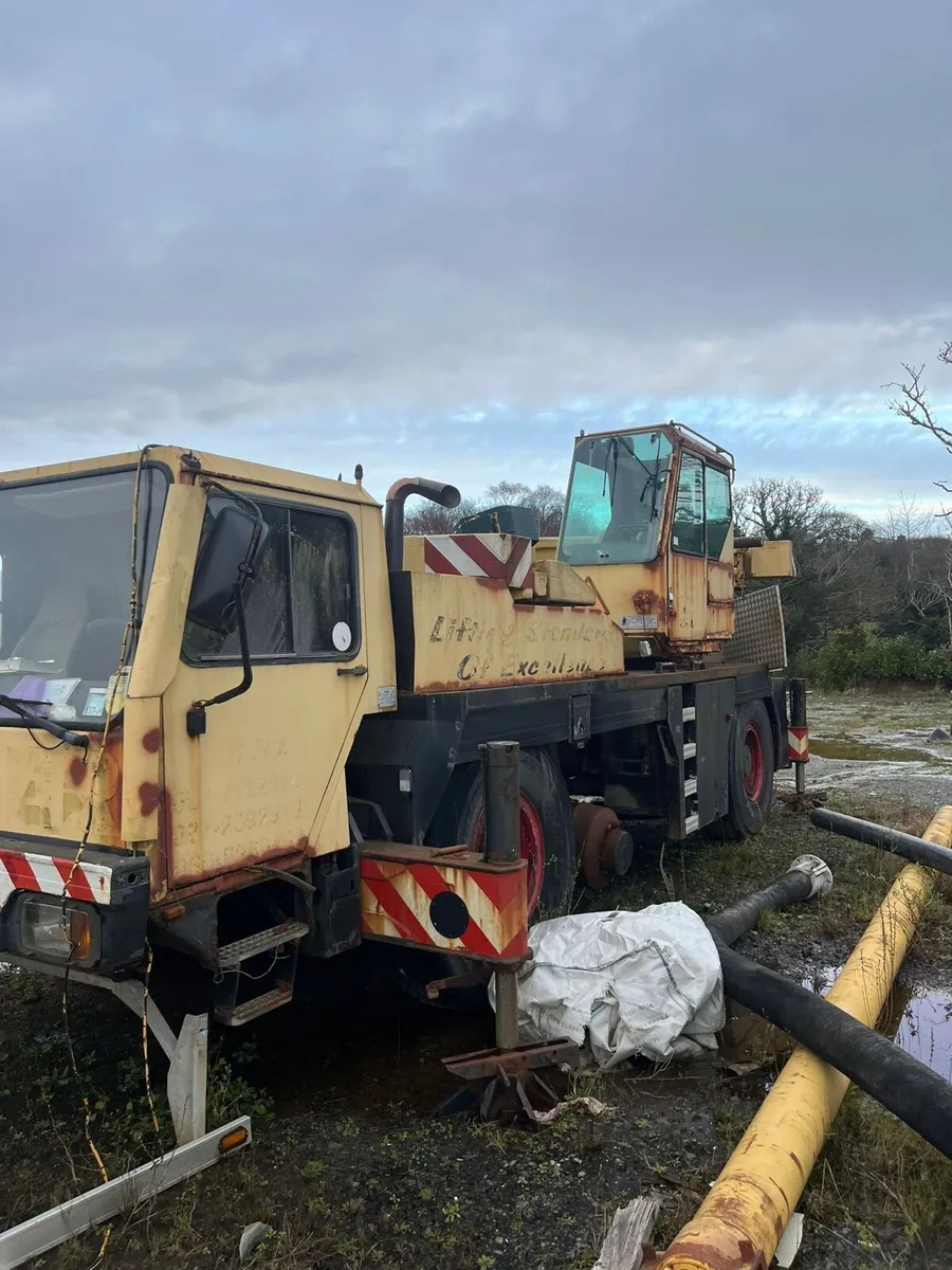 LIEBHERR LTM1040-1 CRANE 40 TONS - Image 1