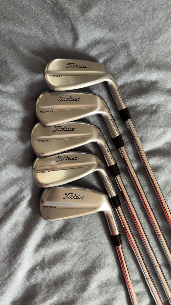 Titleist t250* 5-9 iron - Image 1