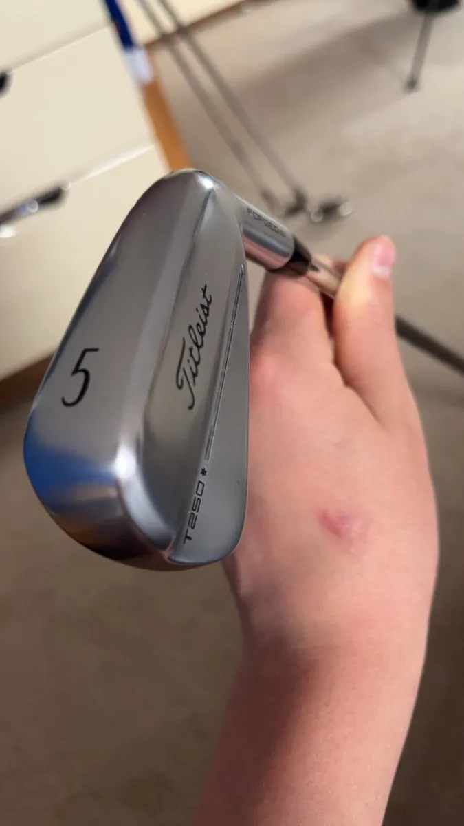 Titleist t250* 5-9 iron - Image 2