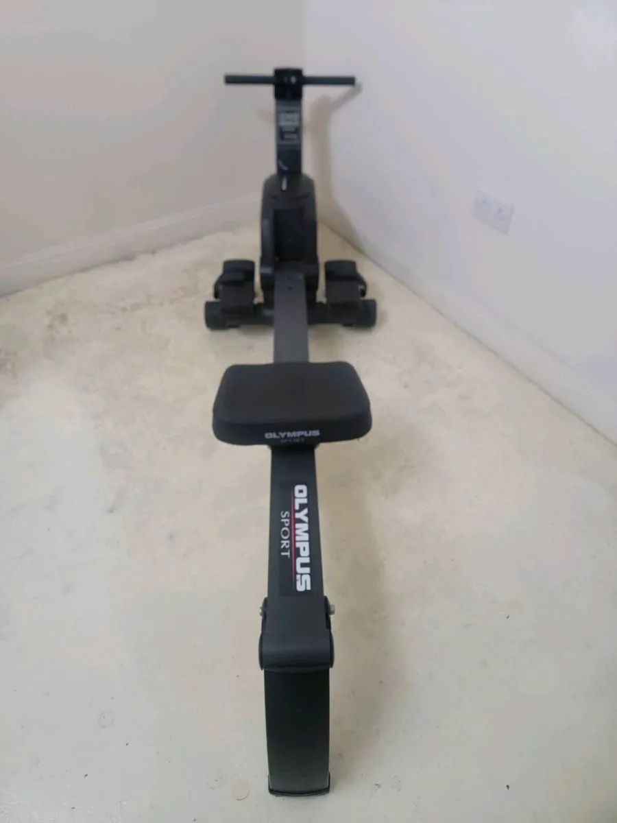 Rowing machine - Image 1