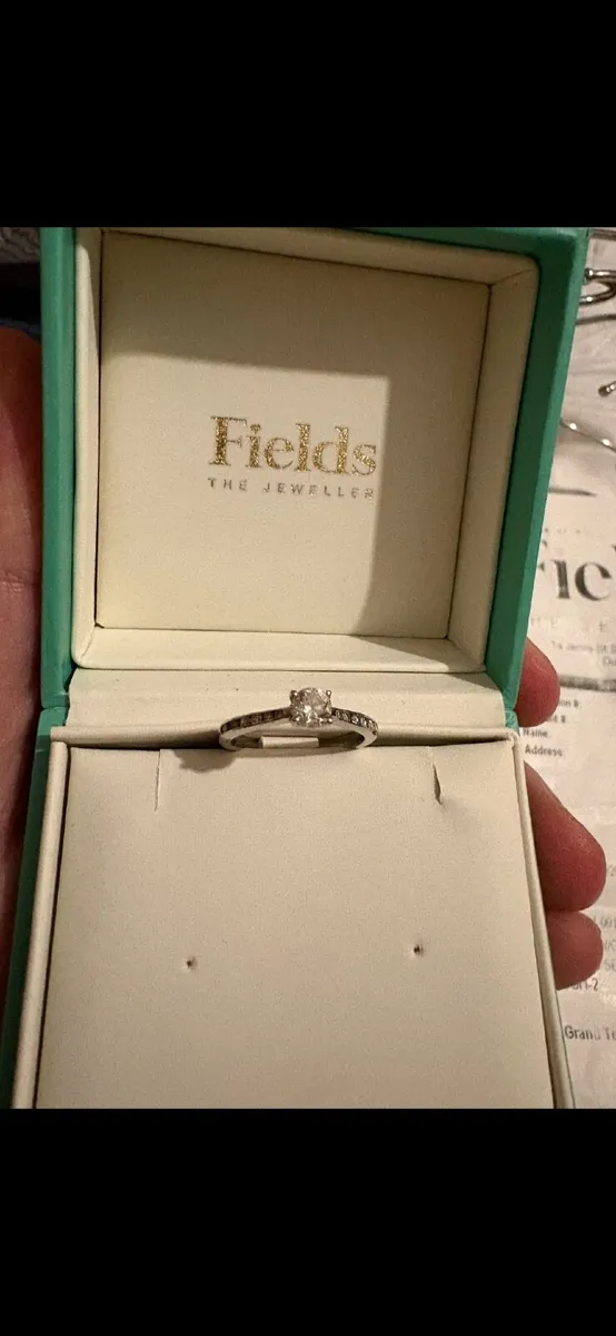 18ct White Gold Diamond Ring (0.43ct) – Size N – E - Image 1