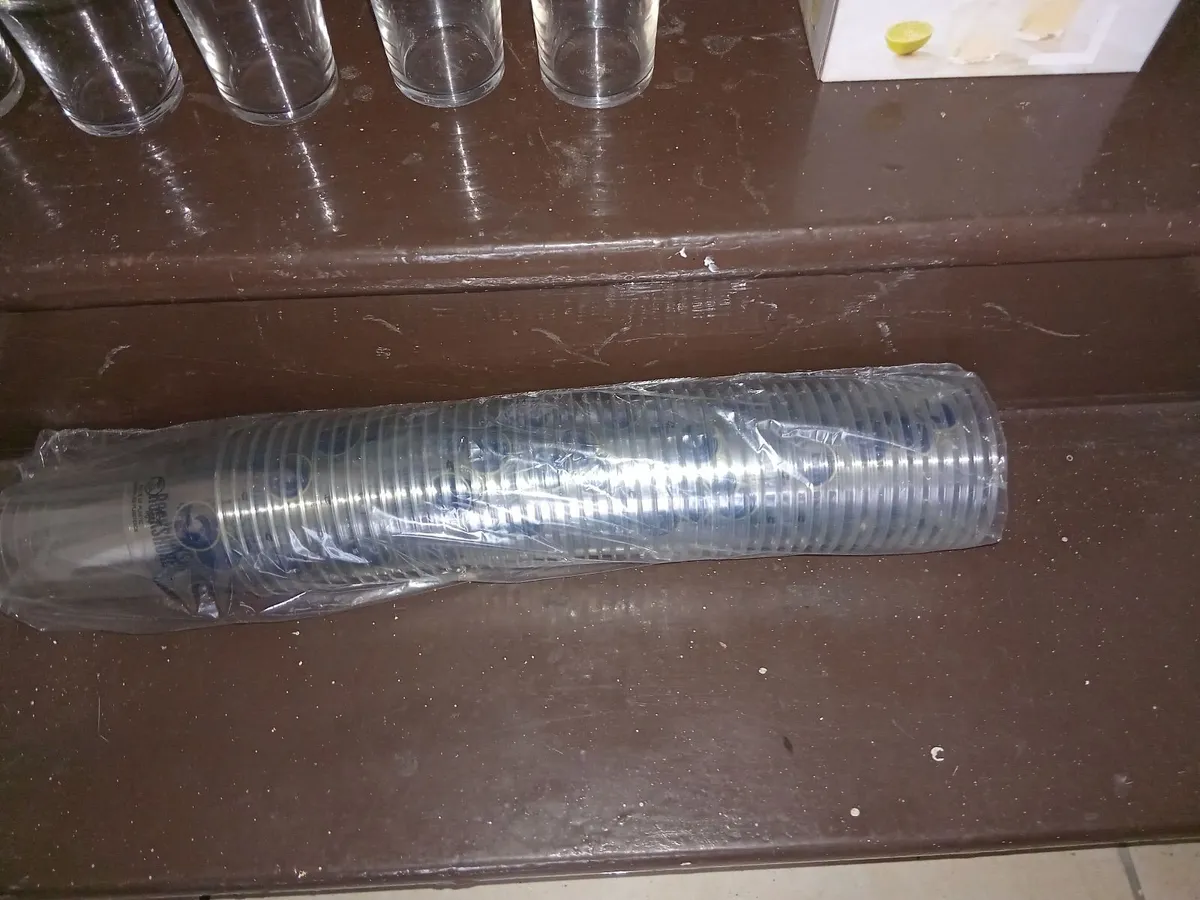 100 GLASSES & 50 NEW PLASTIC ROCKSHORE PINT GLASSE - Image 3