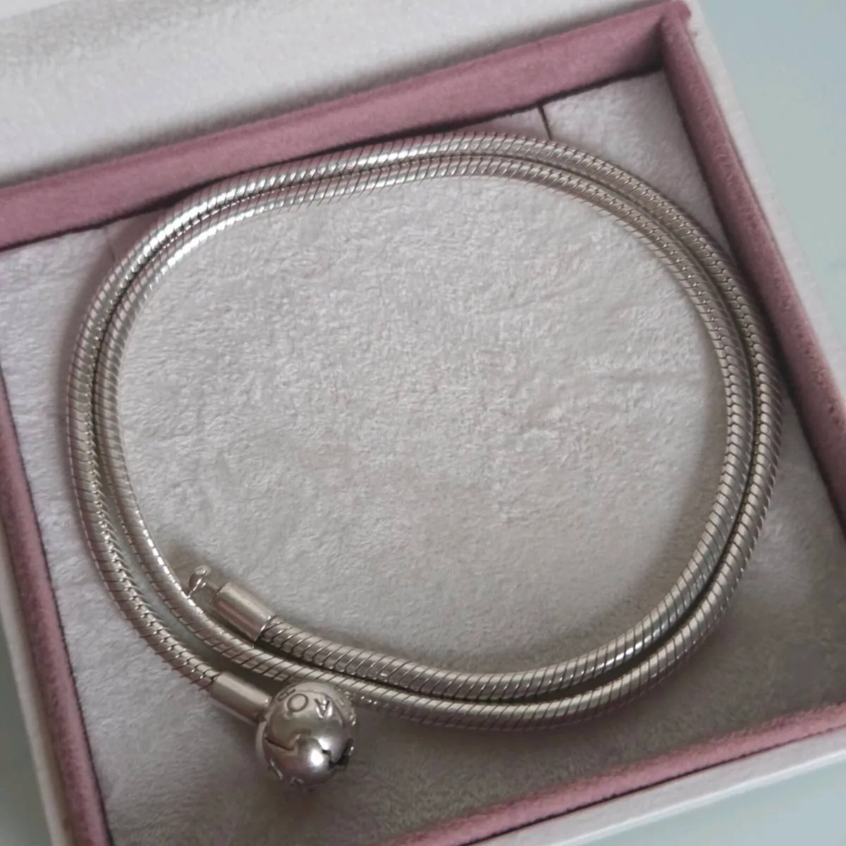 Pandora necklace moment claps excellent condition - Image 1